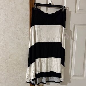 LuLaRoe Medium Black and White A-Line Skirt NWT.